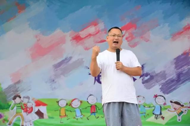 廣東博皓公司總經(jīng)理、鷹之家班主任尹總，為我們本次運動會致開幕詞