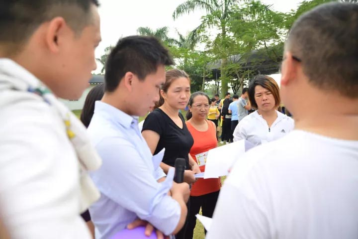 口哨發(fā)令、旗幟落下，比賽的完美呈現(xiàn)，離不開裁判員的辛苦付出，低調(diào)是他們的代名詞