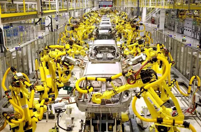 工業(yè)機器人已經(jīng)在汽車廠、船艇廠等工作場景證明了自己的價值
