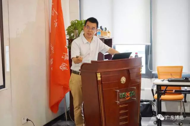 金陵力聯(lián)思有限公司工程師徐秀華講解《樹脂、膠衣產(chǎn)品知識(shí)及應(yīng)用》